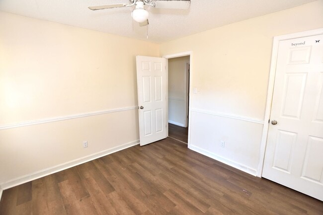 Building Photo - 1704 Cherry St