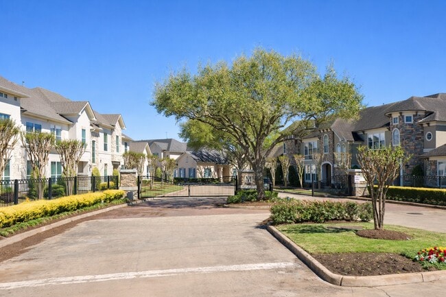 Building Photo - 4327 Lake Walk Ct