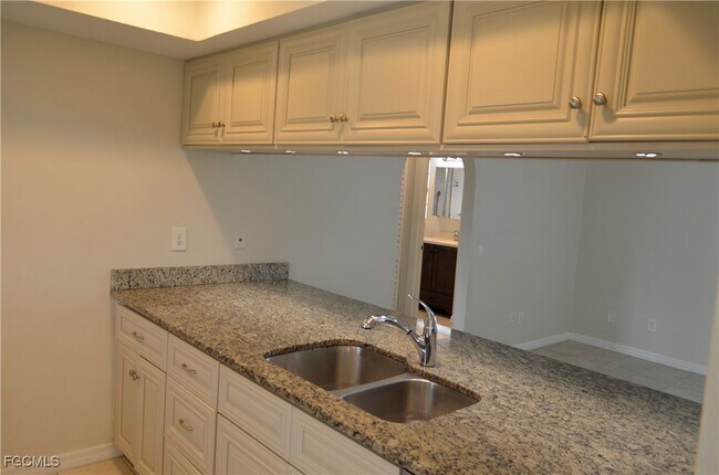 Building Photo - 906 SW 47th Terrace