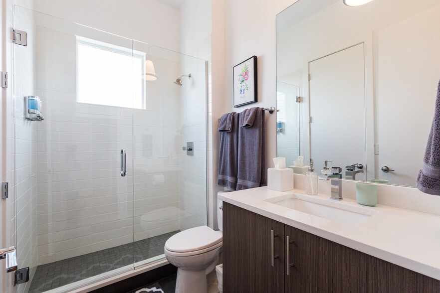 Building Photo - 3081 W 16th Ave