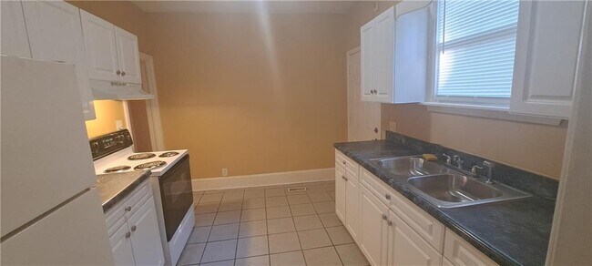 Building Photo - 1290 Cahaba Dr SW