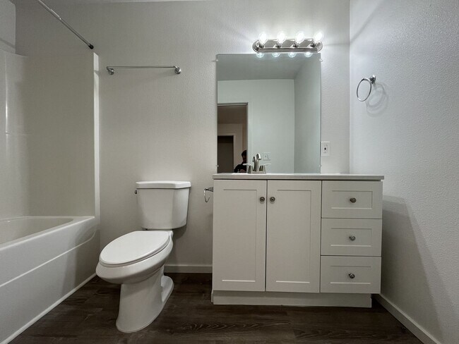 Building Photo - JDD2413