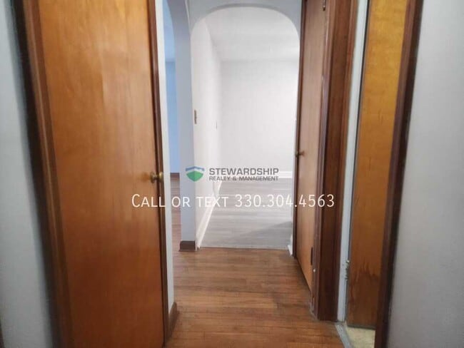 Building Photo - 1327 25th St NE