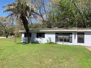 Building Photo - 4/2 house on Karen Lane - Available Now!