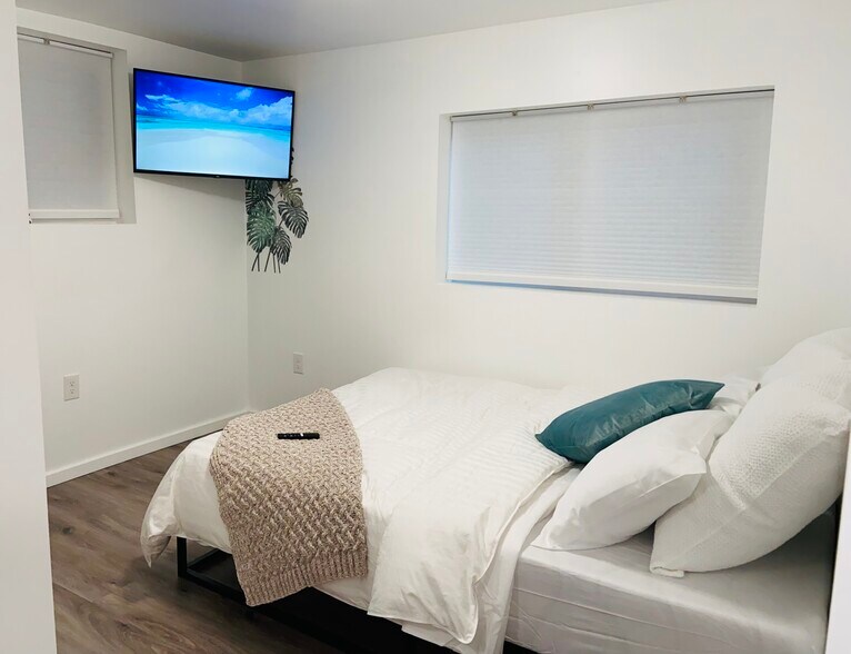 Building Photo - 2440 Wickstrom Pl SW