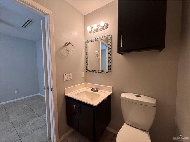 Building Photo - 28 W Sarah Evans St