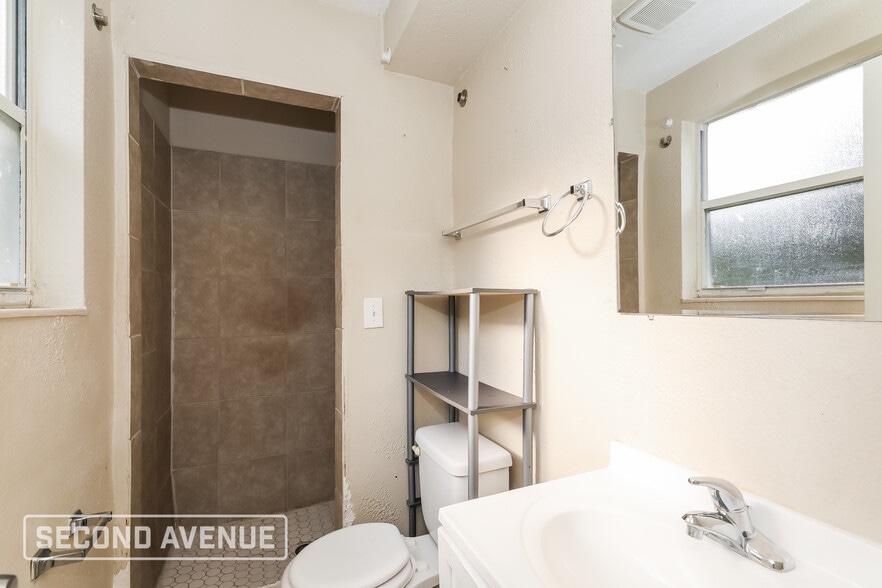 Building Photo - 1320 Bretta St
