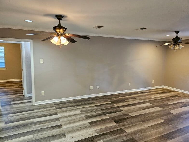 Building Photo - 405 Atkerson Ln