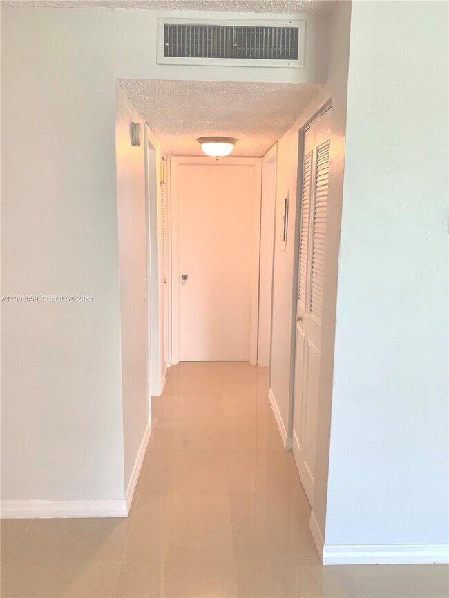 Building Photo - 2491 SW 82nd Ave