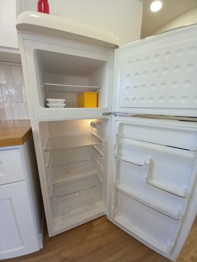 Building Photo - Beautifully Renovated 3 bd, 2 ba in Old To...