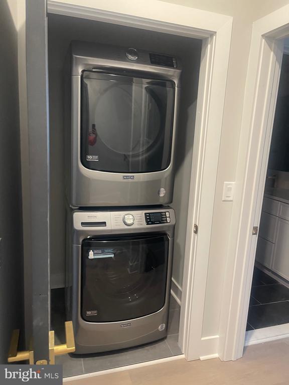 Building Photo - 7523 Ridge Ave