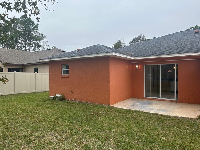 Building Photo - Pine Grove Duplex, Side B