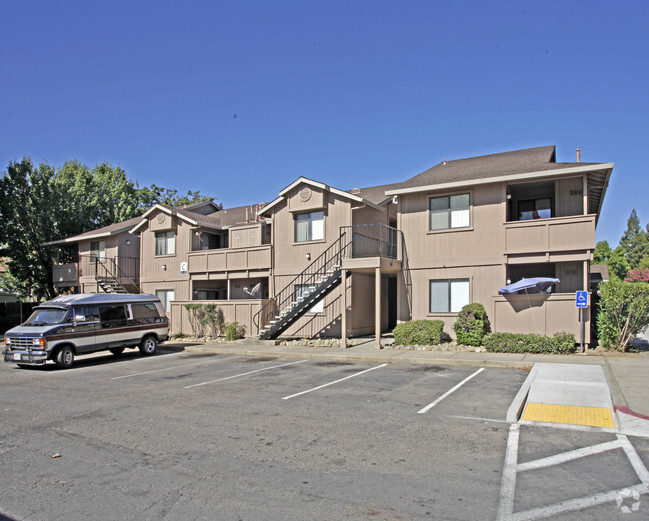 Primary Photo - Canyon Oaks Apartments