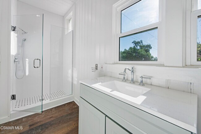 Building Photo - 641 W La Loma Ave