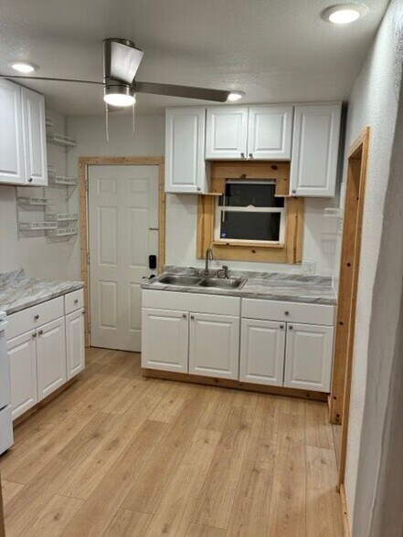 Building Photo - 1320 Woolner Ave