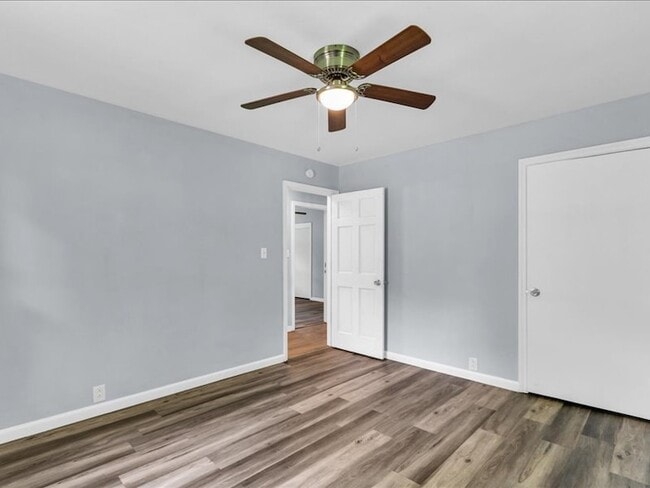 Building Photo - 615 Breen Dr