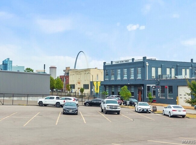 Building Photo - 815 Rutger St