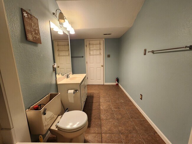 Building Photo - Maryville 37801- 3 bed 2.5 bath condo - call Tom Parry 865-607-3649