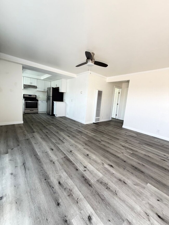 Building Photo - 311 Zenith St