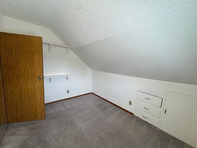 Building Photo - Cozy 4 bed 2 bath home in South Seattle