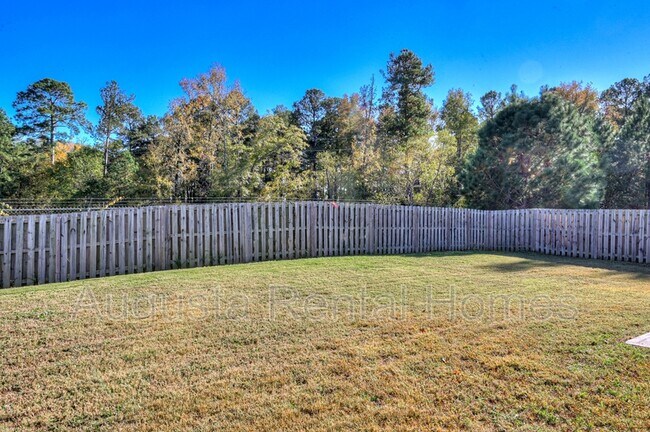 Building Photo - 301 Claudia Dr