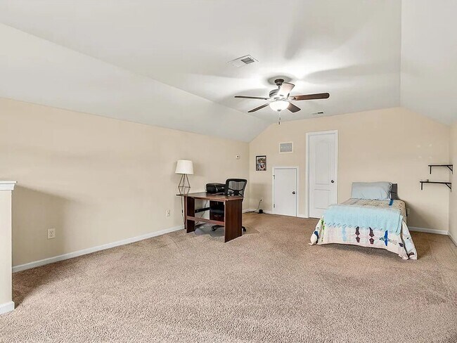 Building Photo - Beautiful 4BR/3BA Home in the Desirable Po...