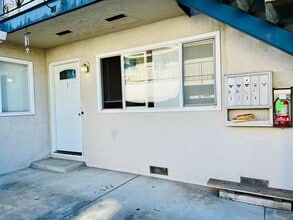 Building Photo - 1098 W Hamilton Ave