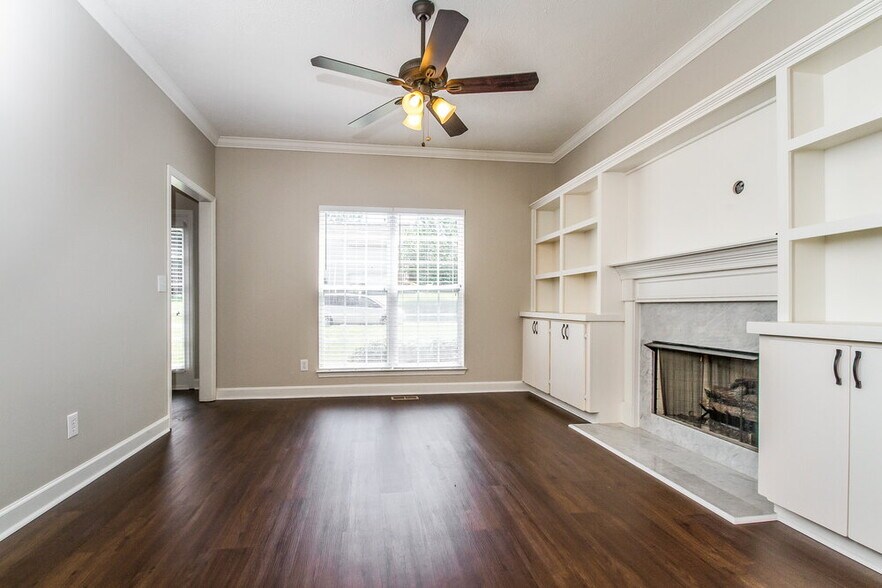 Building Photo - 1114 Poplar Hollow Dr