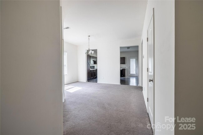 Building Photo - 710 Yorkshire Dr