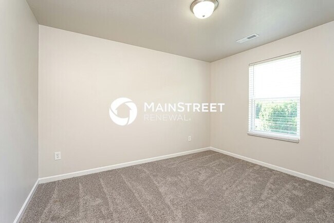 Building Photo - 4 Bedroom Pet-Friendly Home in GREENSBORO,...