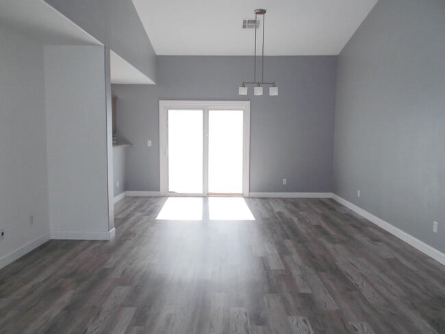 Building Photo - Modern 3-Bedroom Home in Prime Location with Stylish Upgrades