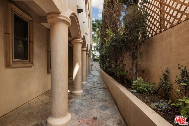 Building Photo - 1610 Camden Ave