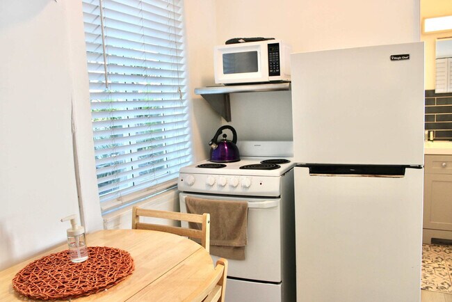 Building Photo - 329 Madison St