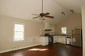 Building Photo - 2821 1/2 Columbus Avenue