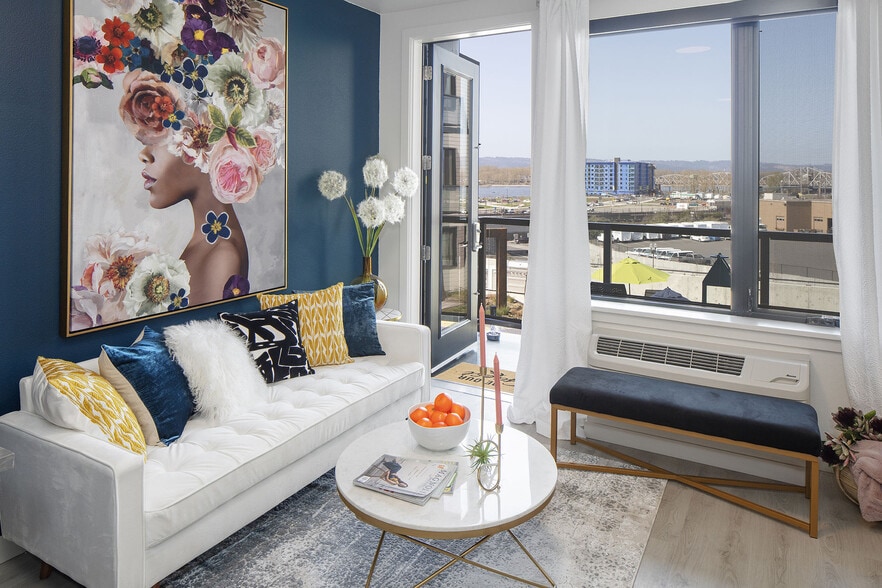 Primary Photo - Aria