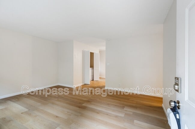 Building Photo - 2347 Sylvania Ave SE