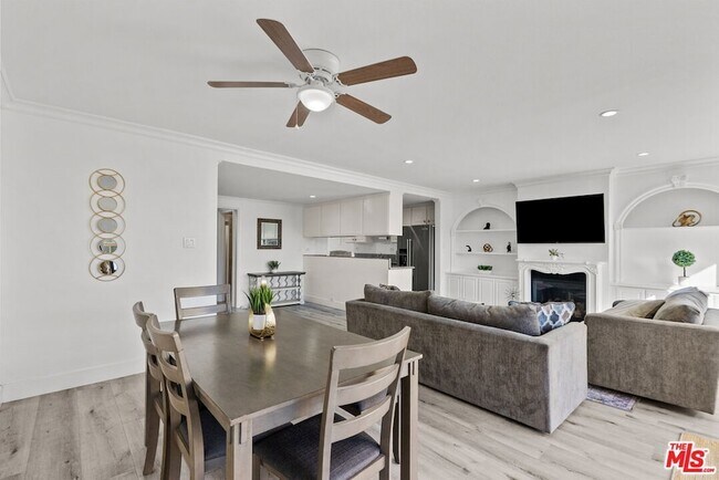 Building Photo - 23924 De Ville Way