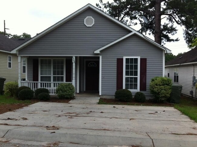 Primary Photo - 1320 Edgewood Dr