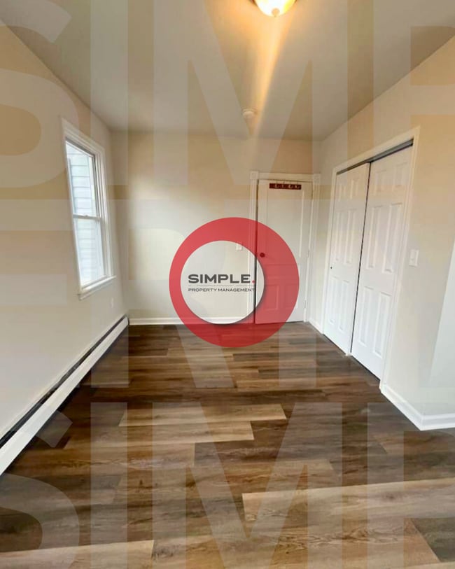 Building Photo - 3 Bedroom House