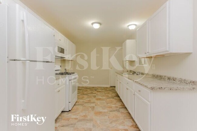 Building Photo - 6902 Echo Ln