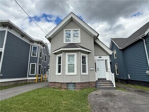 Building Photo - 614 N Mcbride St