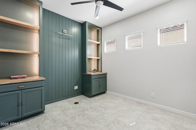Building Photo - 10631 E Thatcher Ave