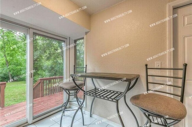 Building Photo - Adorable North Overland Park Home-Available in APRIL!!