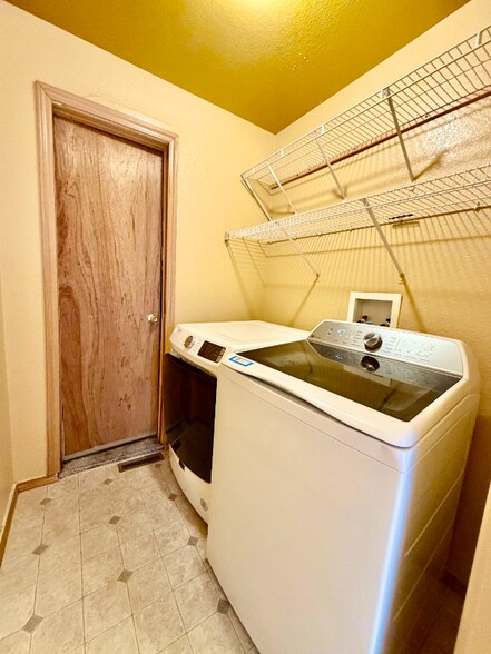 Building Photo - 7724 Amberly Dr