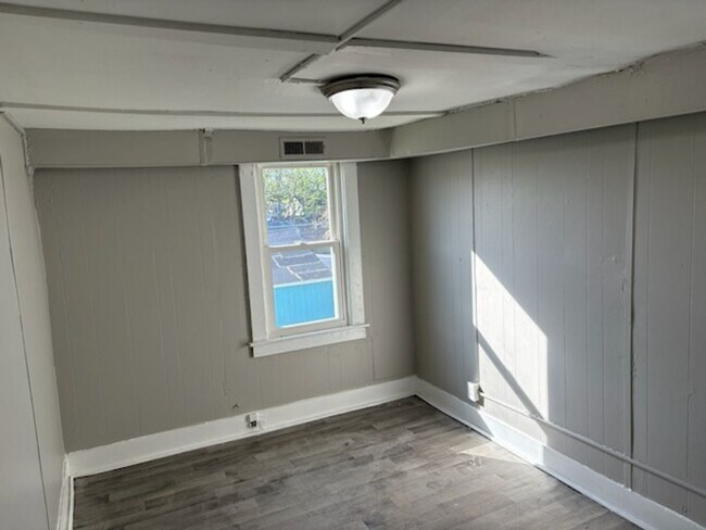 Building Photo - 104 Steuben St