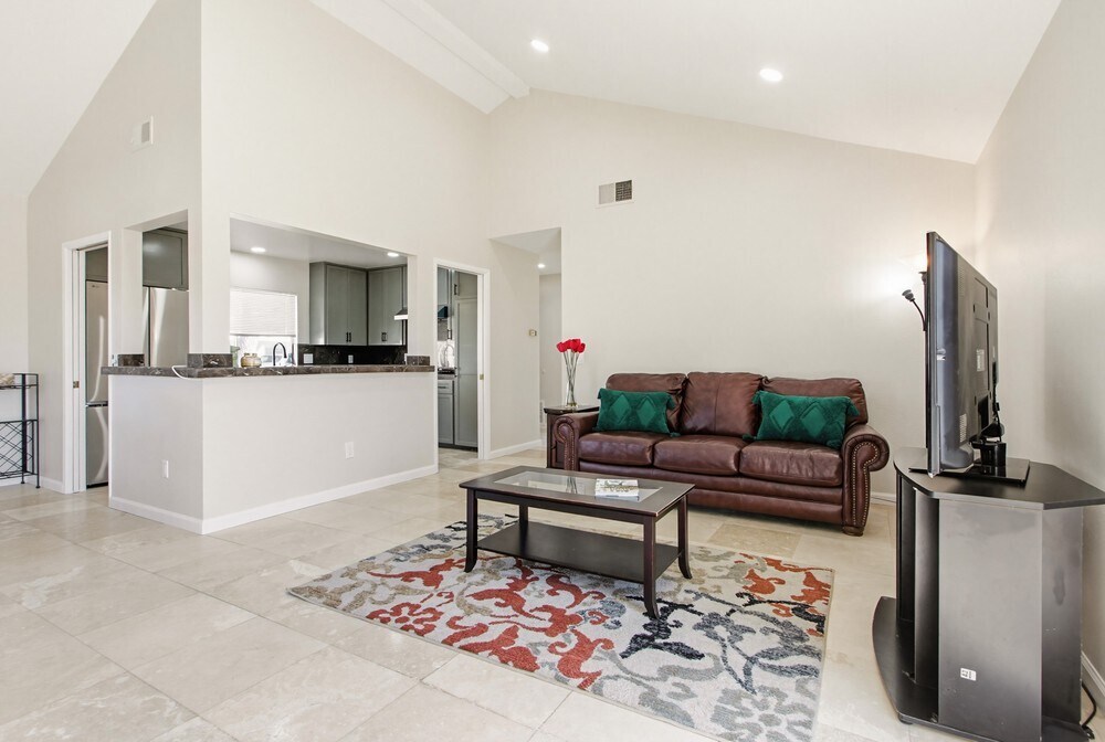 Building Photo - 17440 Plaza Cerado