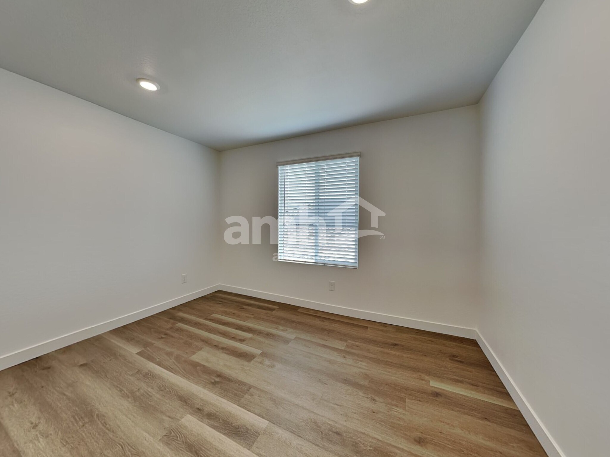 Building Photo - 20177 W Thomas Rd