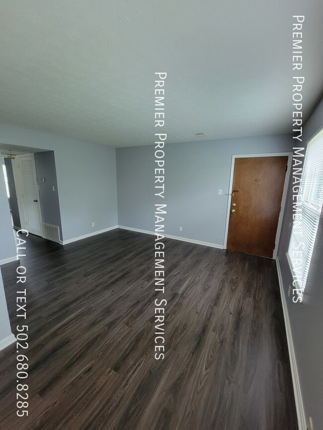 Building Photo - The Perfect Two Bedroom 2nd Floor Apartment!