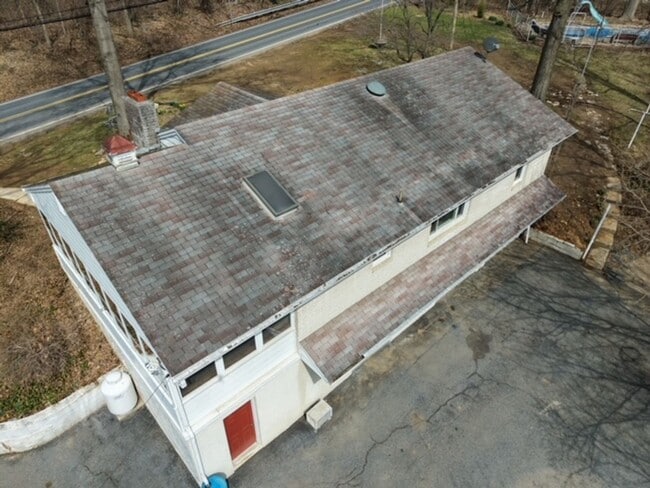 Building Photo - Charming 2-Bedroom Home with Spacious Yard & Sunroom – $1,600/Month