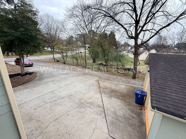 Building Photo - 4 BEDROOM, 3.5 BATHROOM HOME IN BEXHILL!